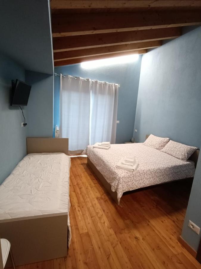הוסטל ואלדיירי Constancia Trattoria מראה חיצוני תמונה